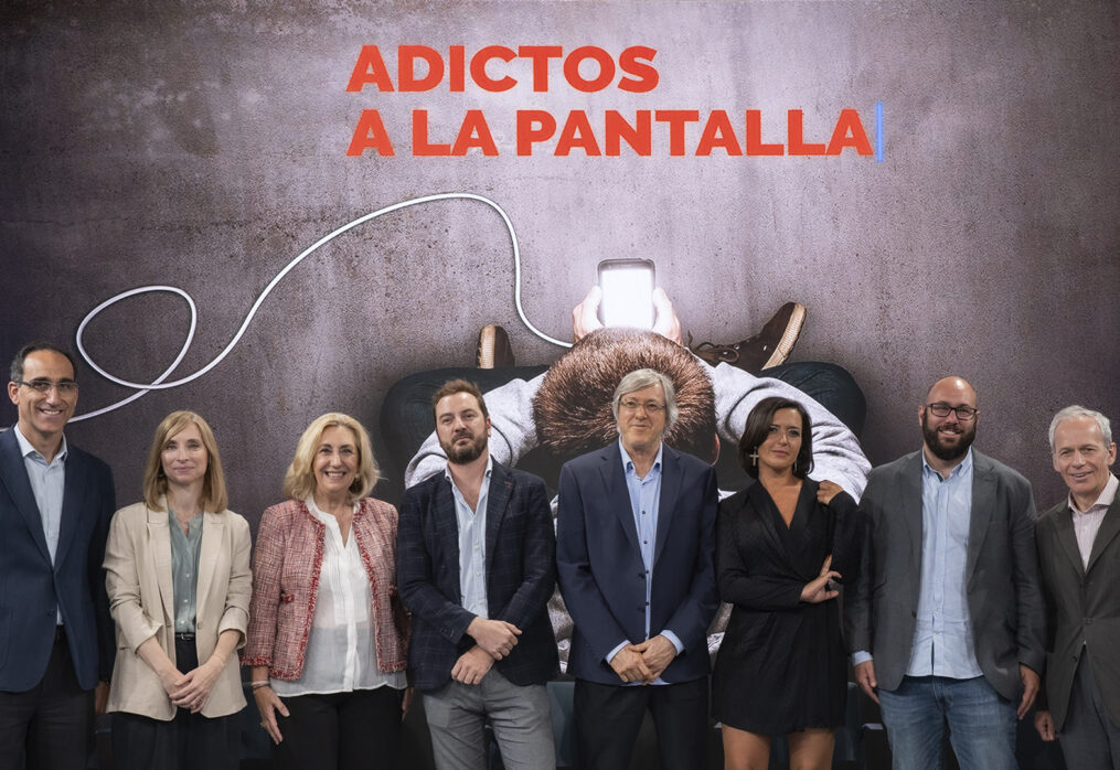 Gran éxito del preestreno de «Adictos a la pantalla» en Madrid